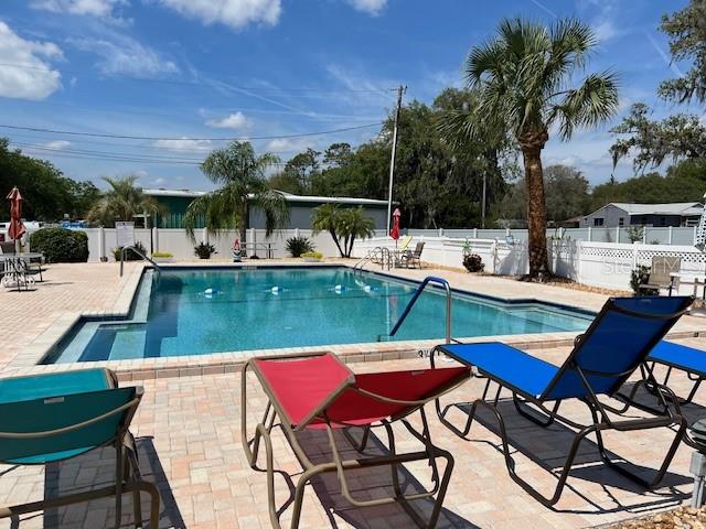 Bright and Sunny Large heated pool