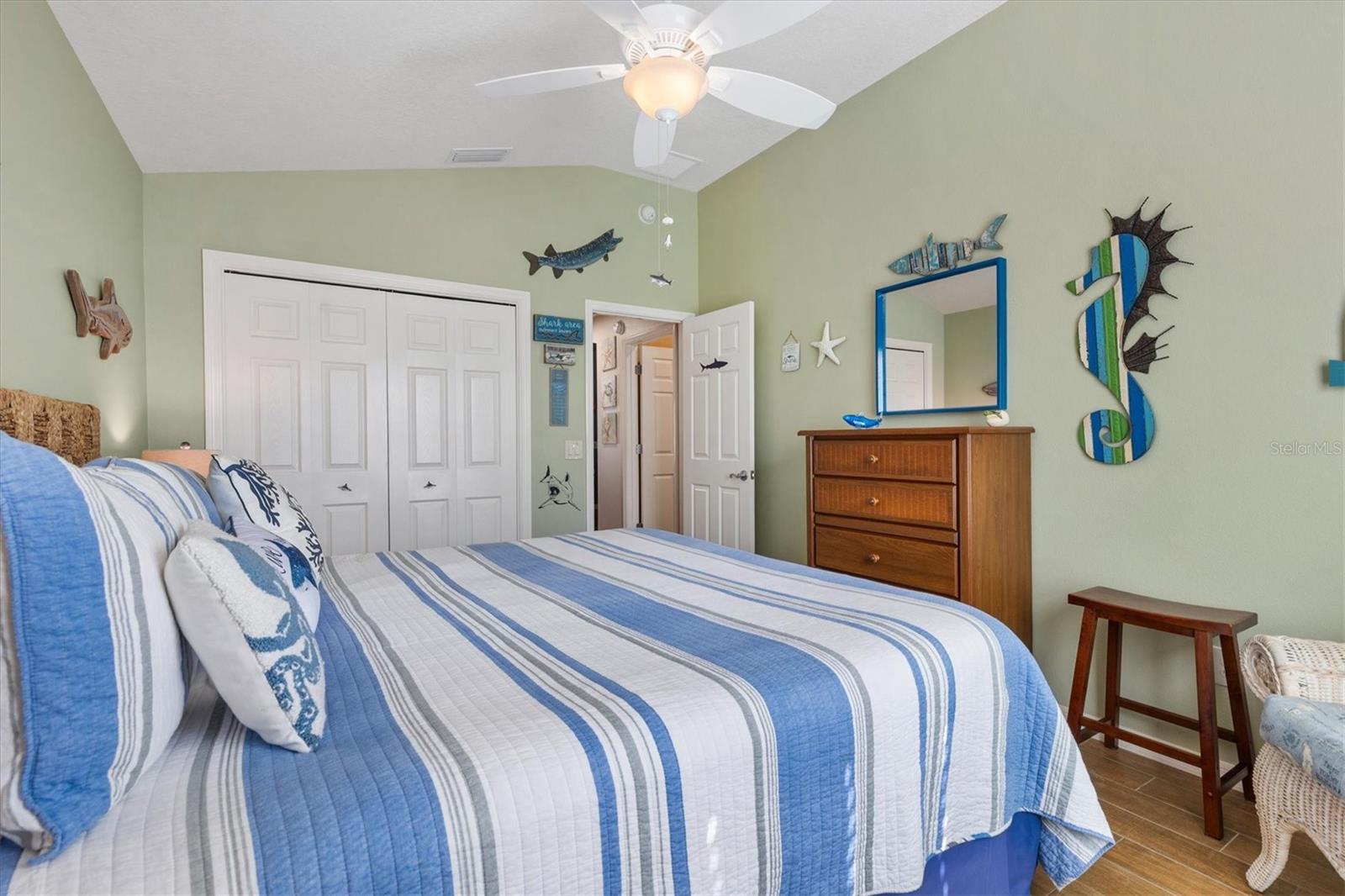2ND BEDROOM KING SIZE BED