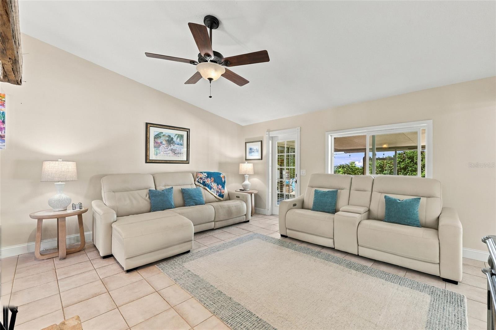 Family room with door to lanai