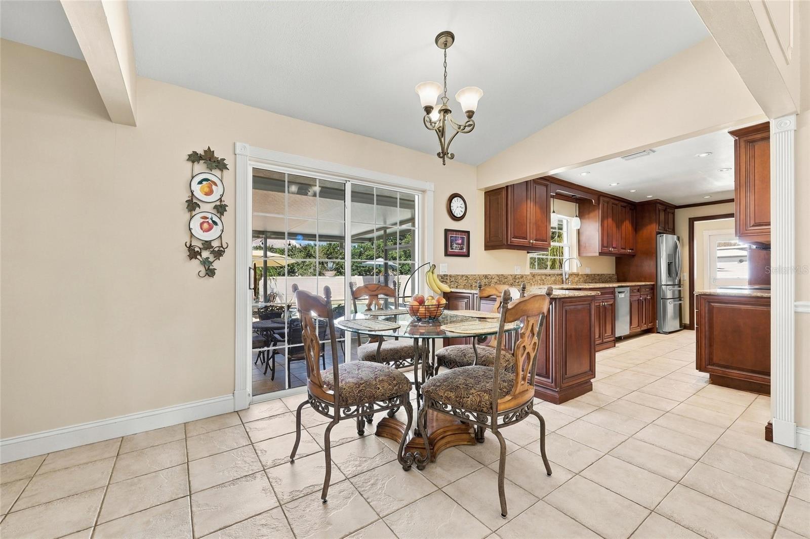 Eat in kitchen area & kitchen