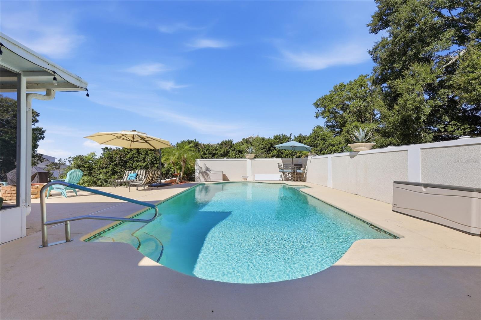 Pool (8ft deep)