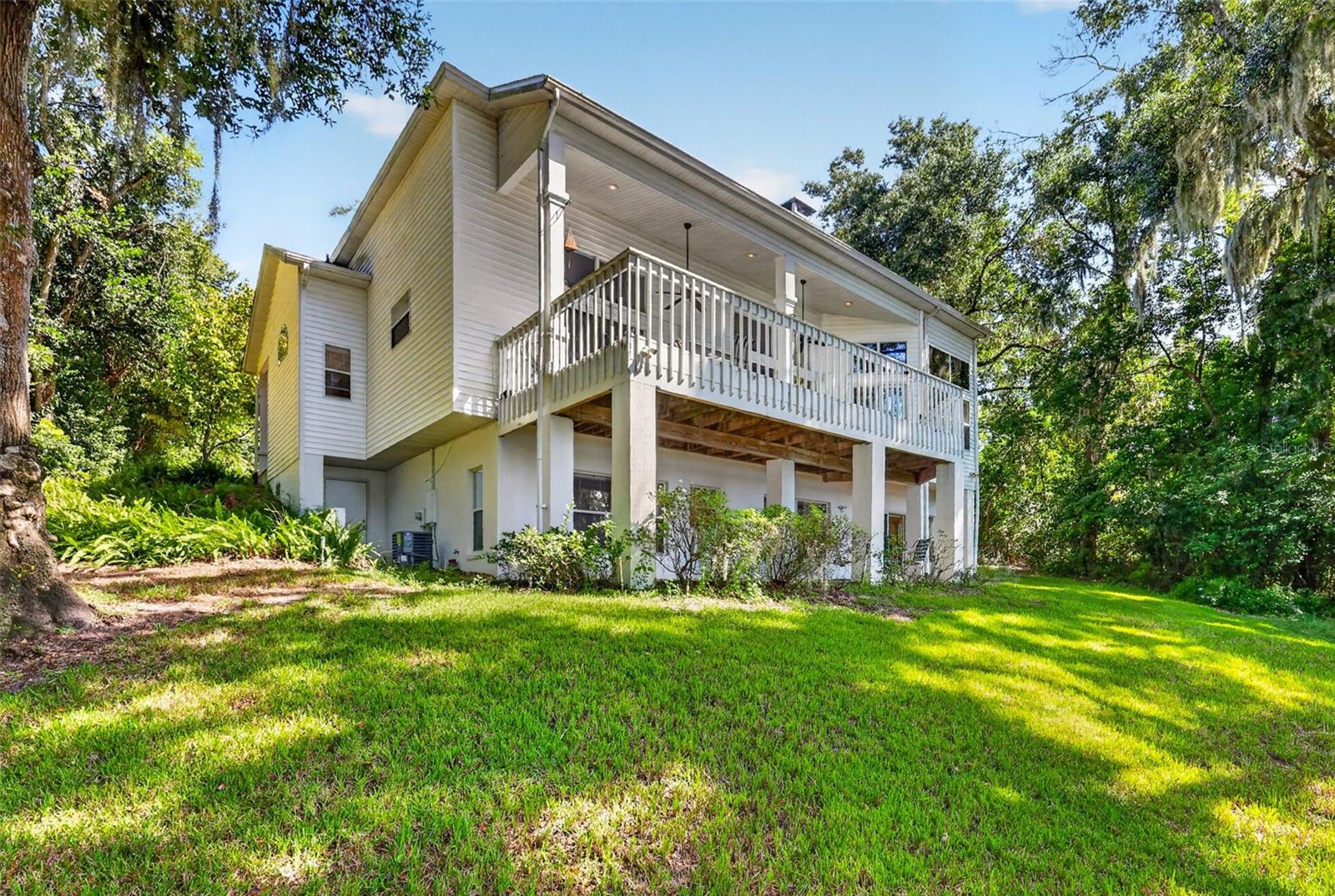 2103 E CROOKED LAKE DRIVE, Eustis, FL 32726