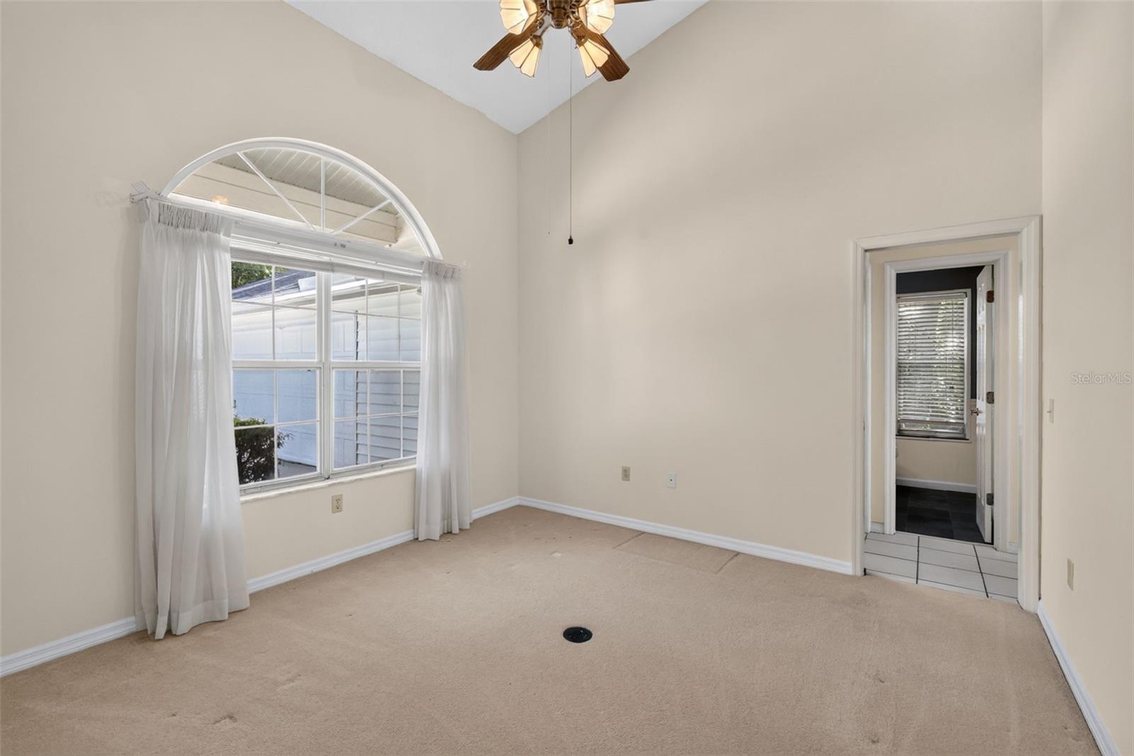2103 E CROOKED LAKE DRIVE, Eustis, FL 32726