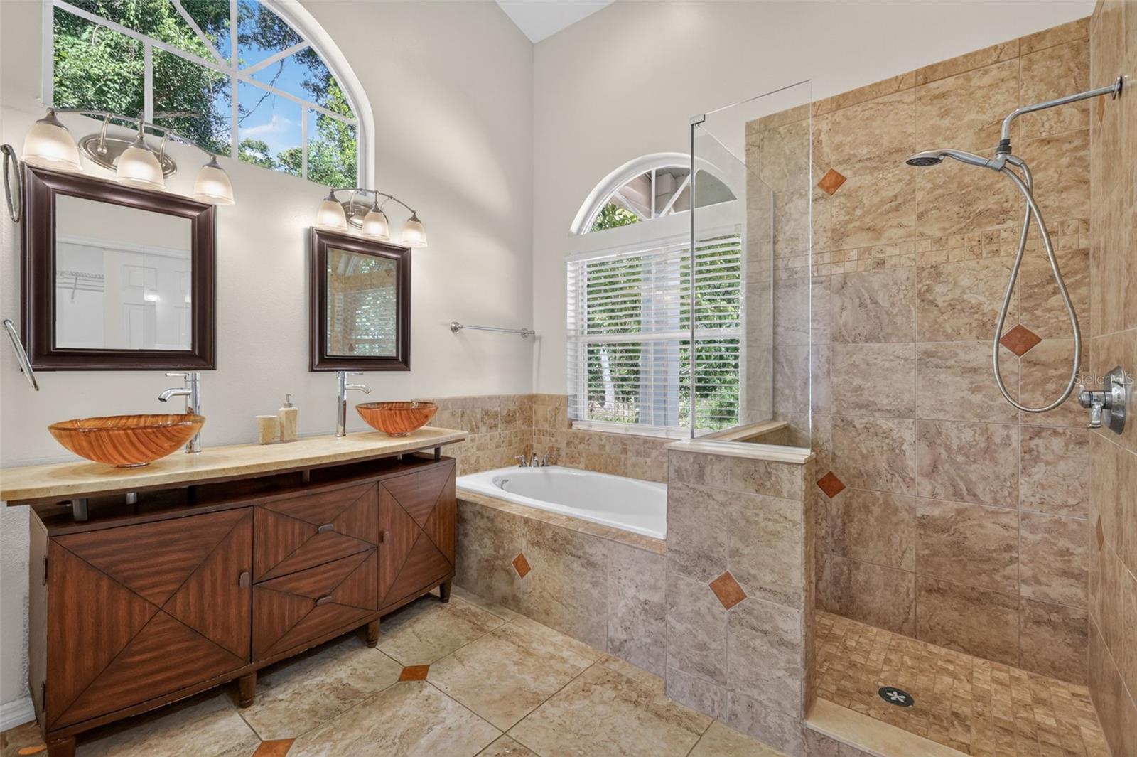 2103 E CROOKED LAKE DRIVE, Eustis, FL 32726