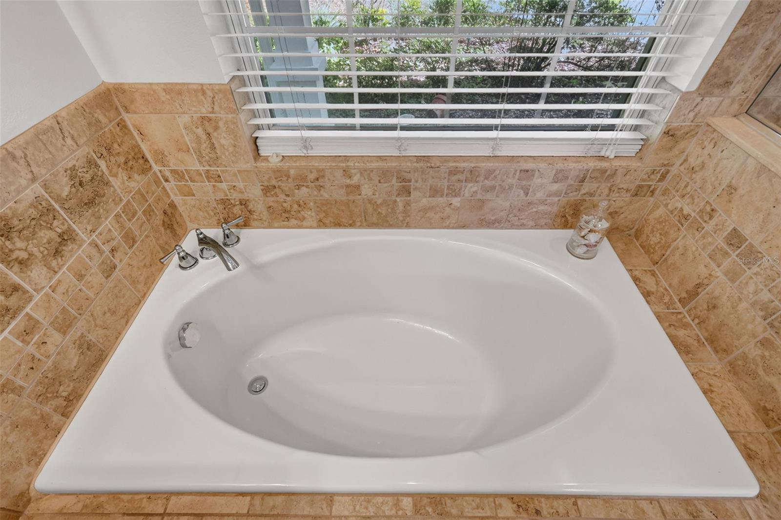2103 E CROOKED LAKE DRIVE, Eustis, FL 32726
