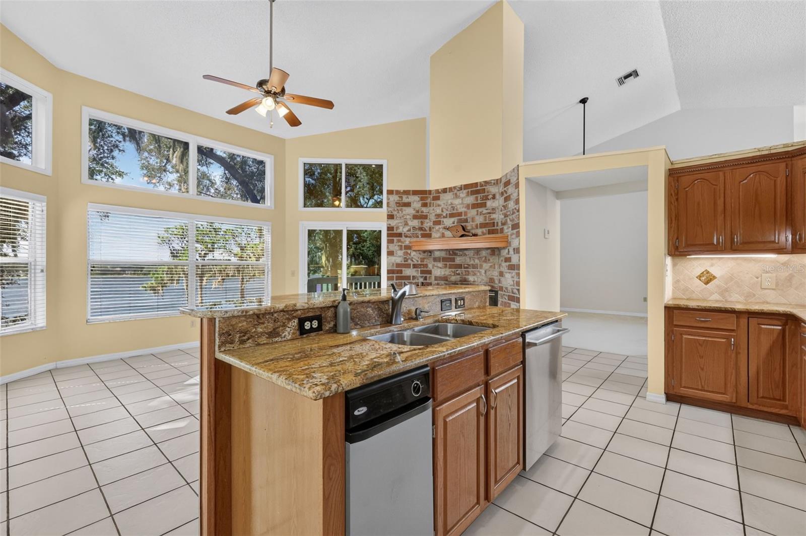2103 E CROOKED LAKE DRIVE, Eustis, FL 32726