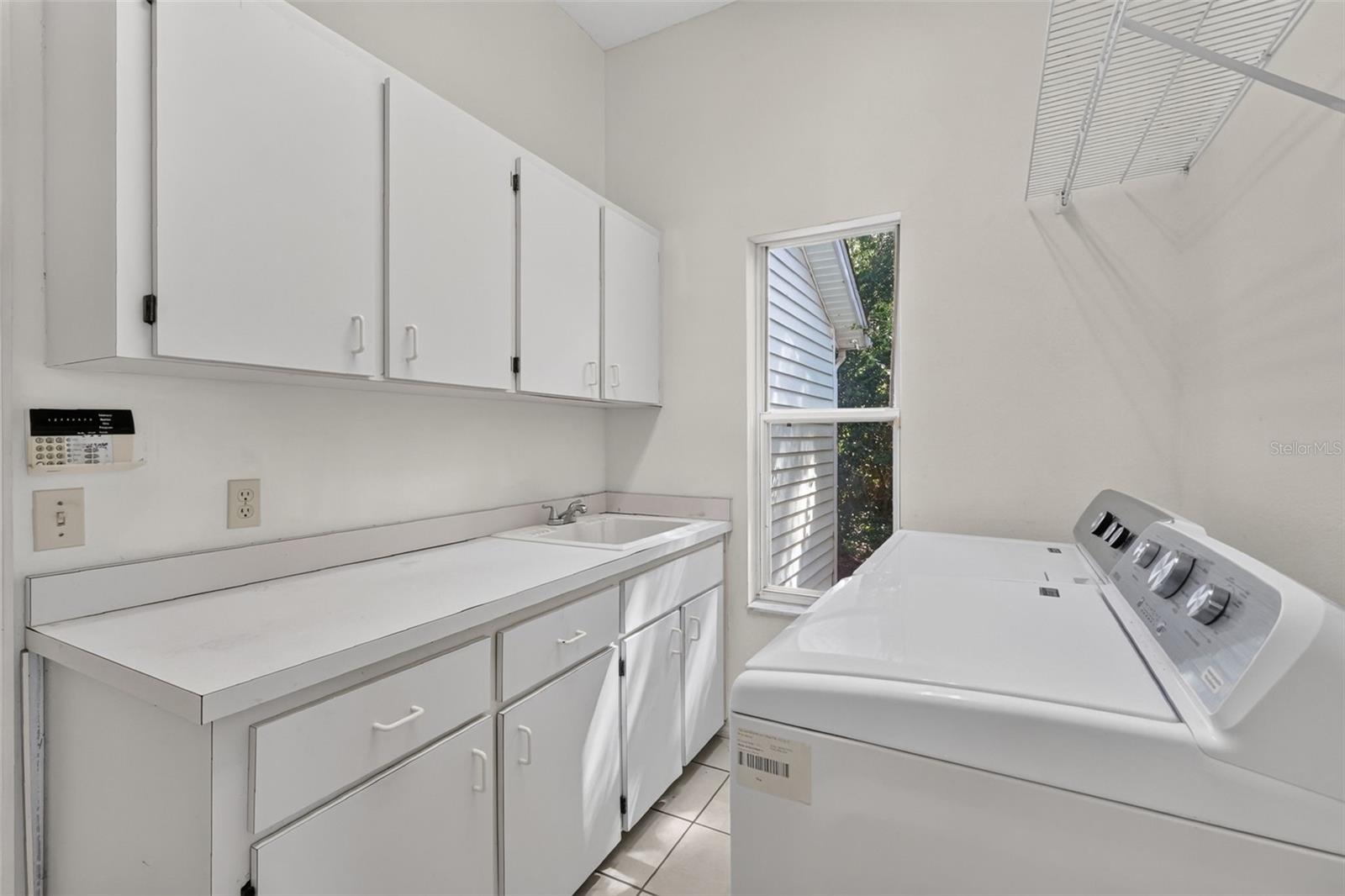 2103 E CROOKED LAKE DRIVE, Eustis, FL 32726