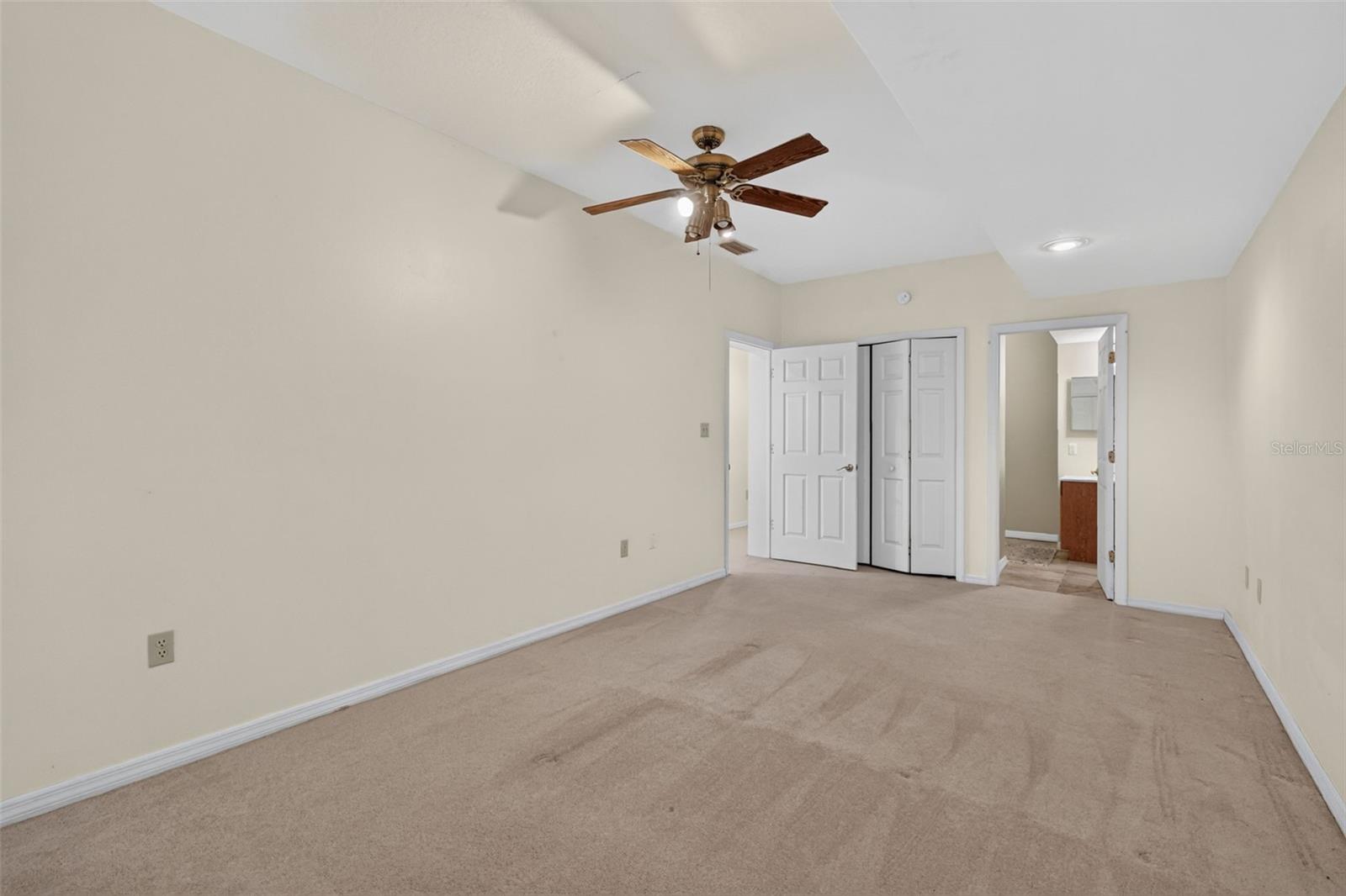 2103 E CROOKED LAKE DRIVE, Eustis, FL 32726