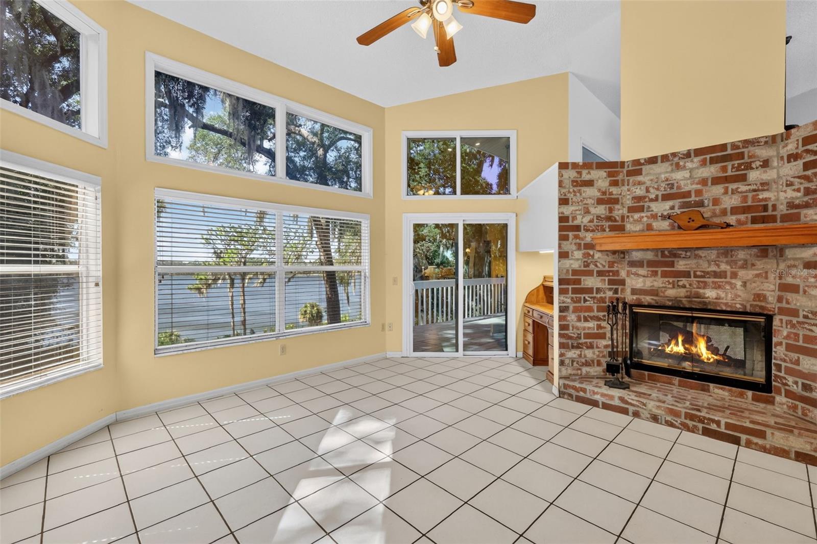2103 E CROOKED LAKE DRIVE, Eustis, FL 32726
