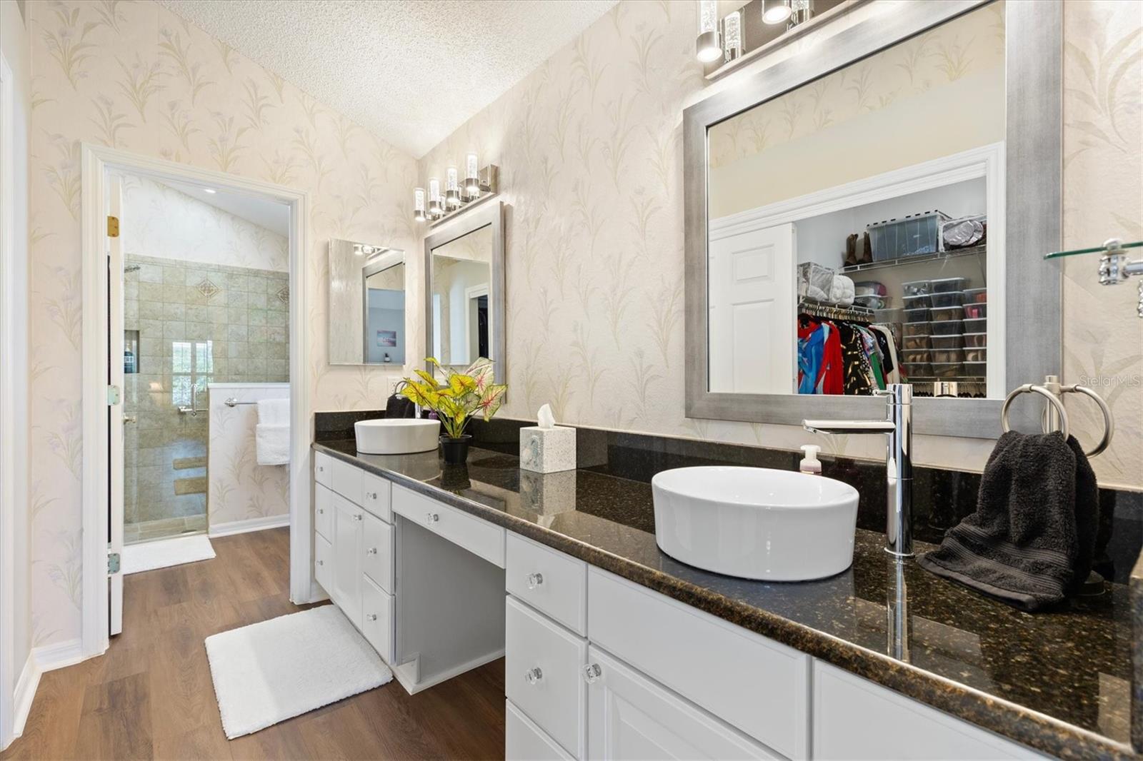 Double Vanity/ Quartz Countertops