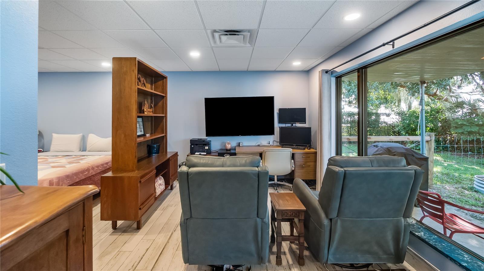 Detached garage and apartment. 2 car parking plus storage. Driveway off Lakeshore drive, little fenced in back yard. Full kitchen, laundry closet. remodeled. Pre wired for generator plug access so it can be run on a generator.