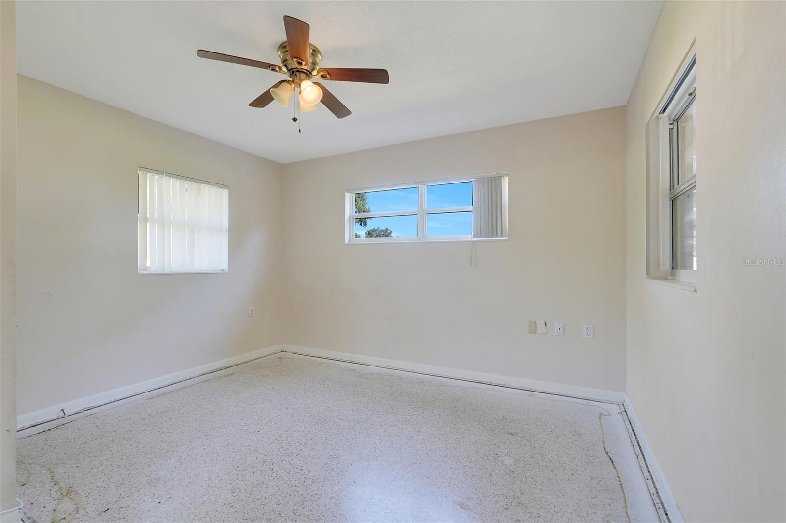 990 LINDEN STREET, Clermont, FL 34711