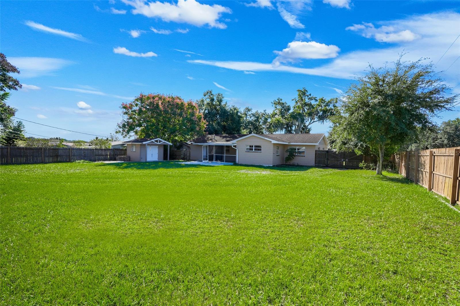 990 LINDEN STREET, Clermont, FL 34711