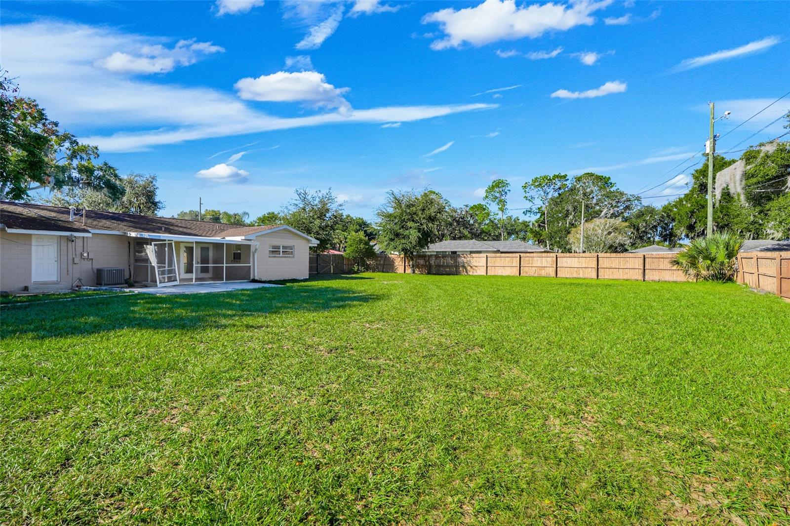 990 LINDEN STREET, Clermont, FL 34711