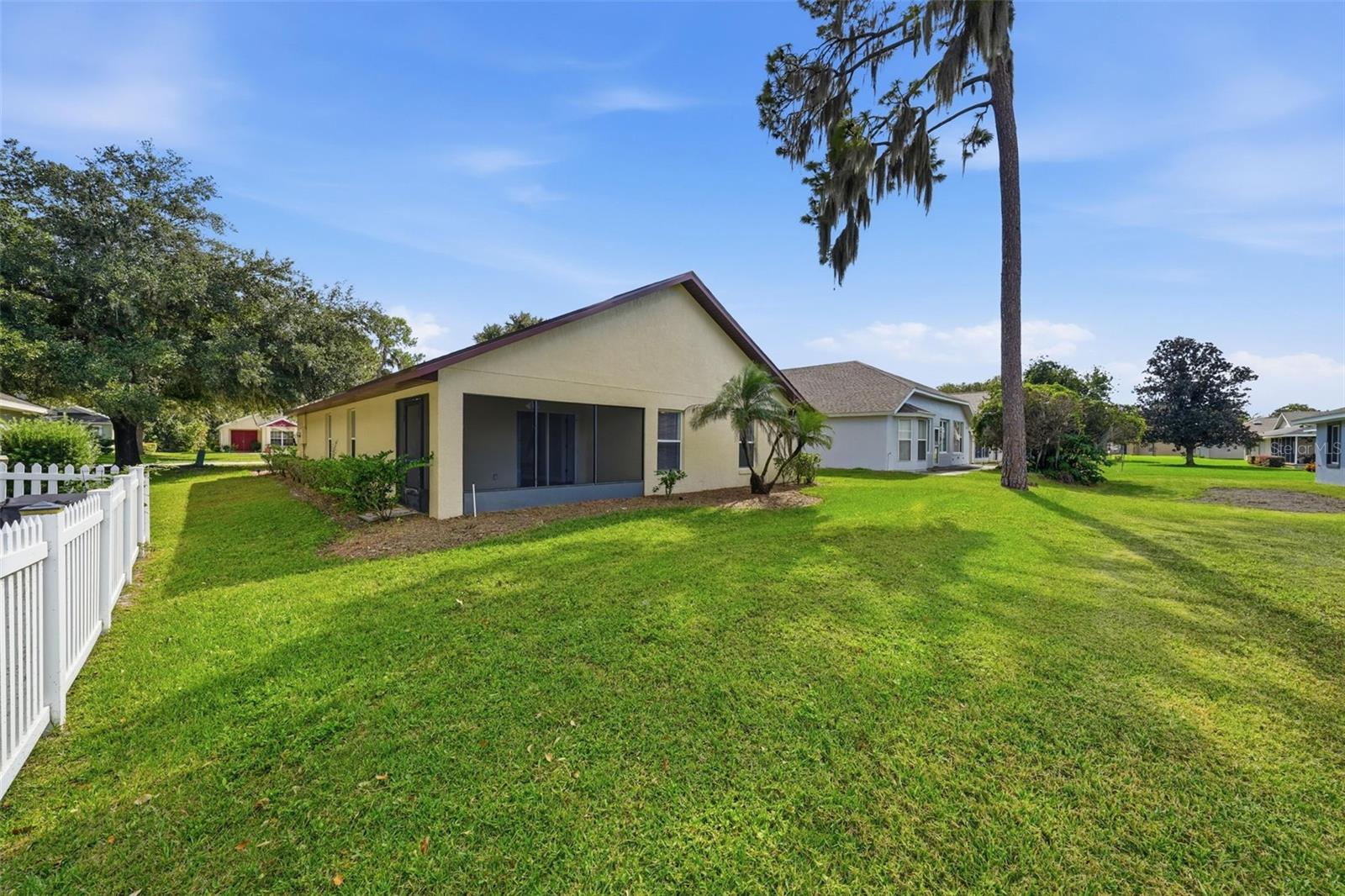 941 VINDALE ROAD, Tavares, FL 32778