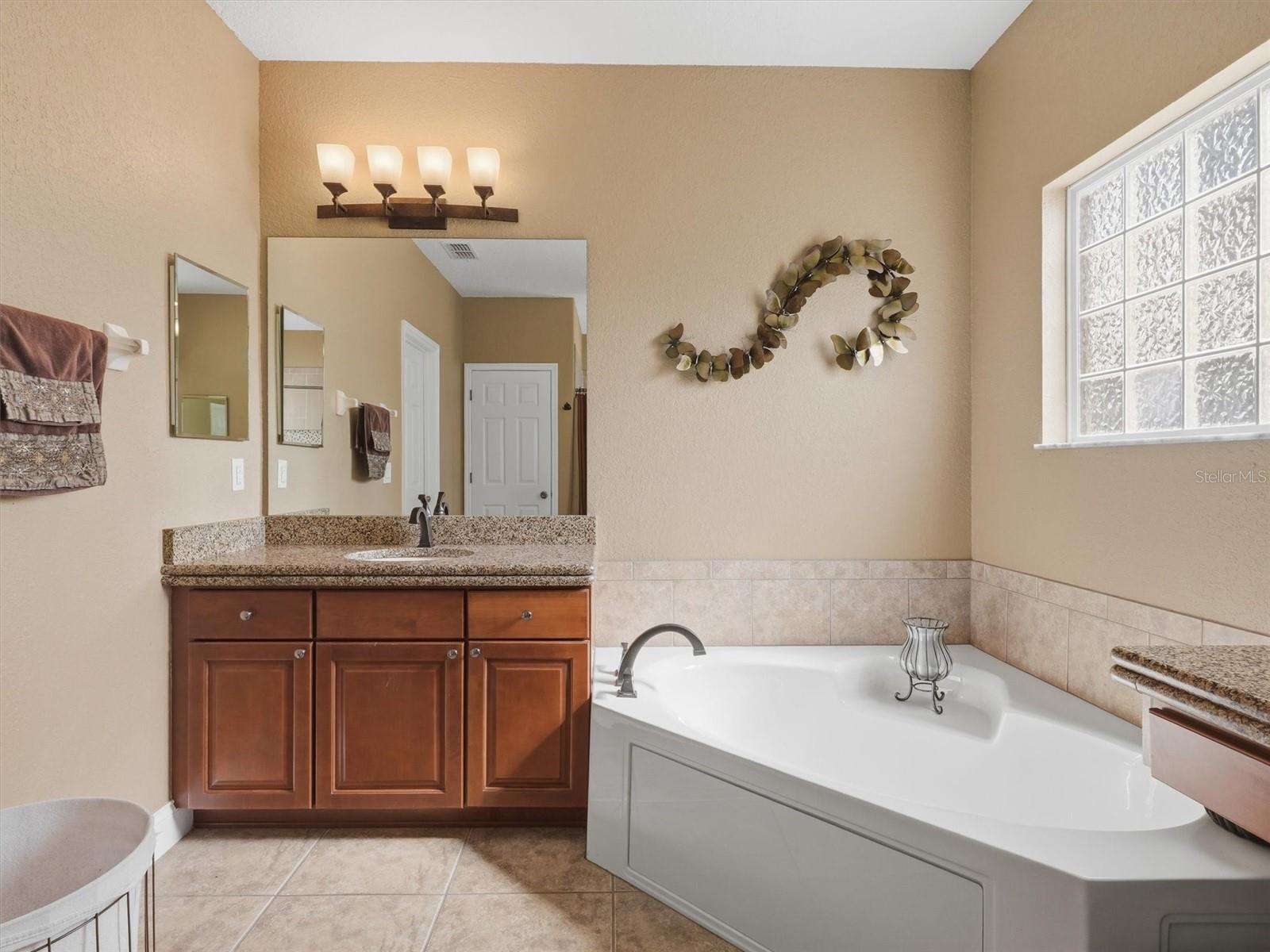 12420 NE 48TH CIRCLE, Oxford, FL 34484