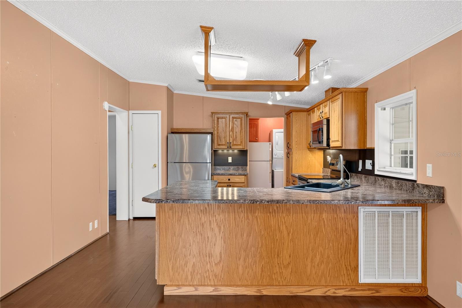 Kitchen breakfast bar