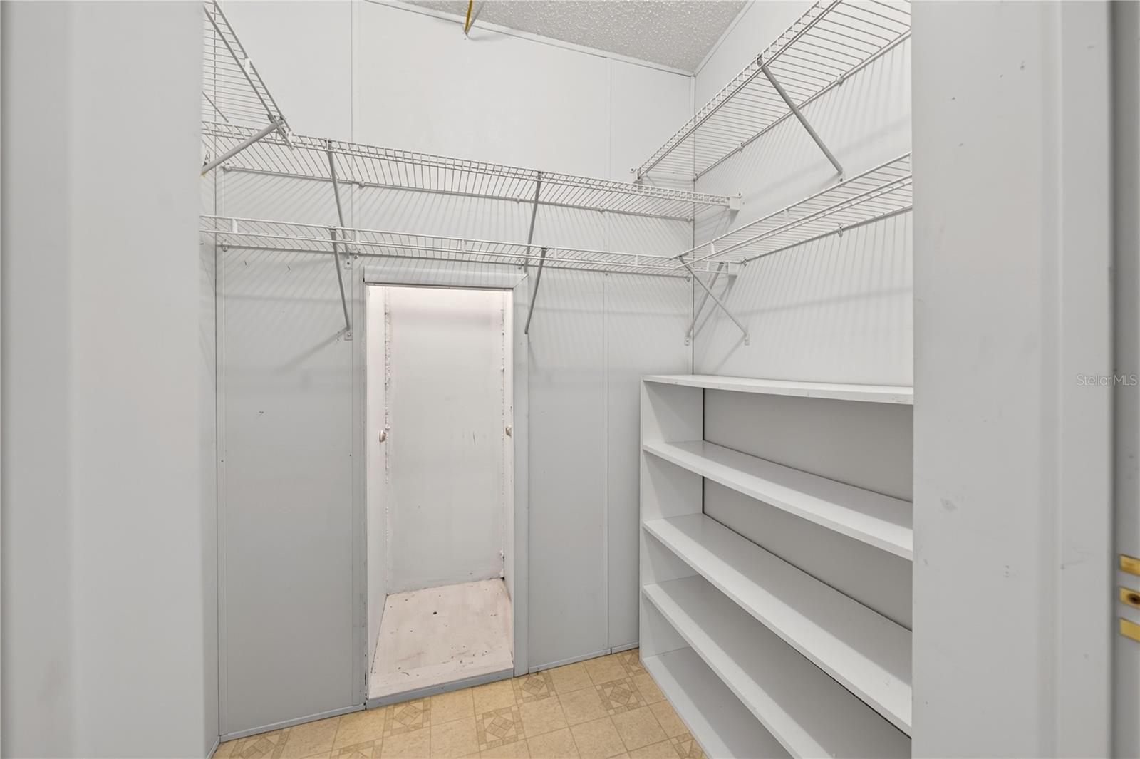 Walk-in closet