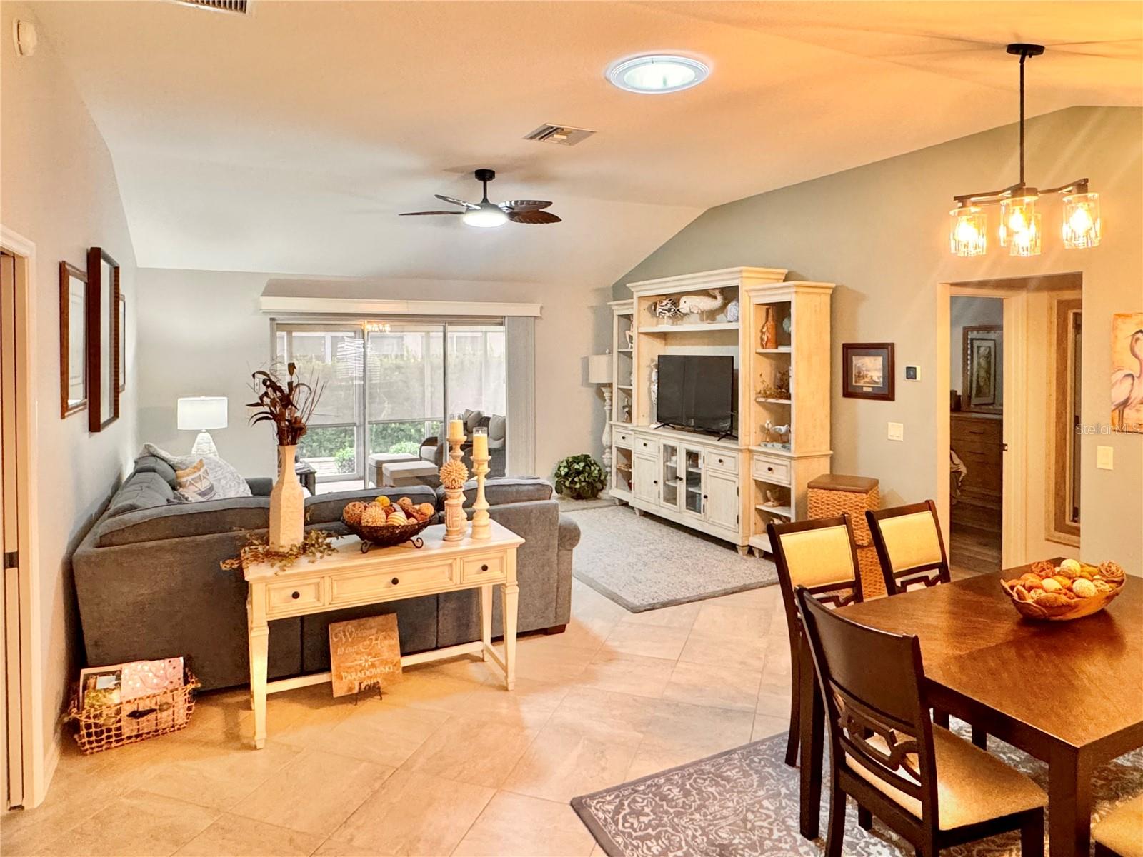 Dining/ Living Room
