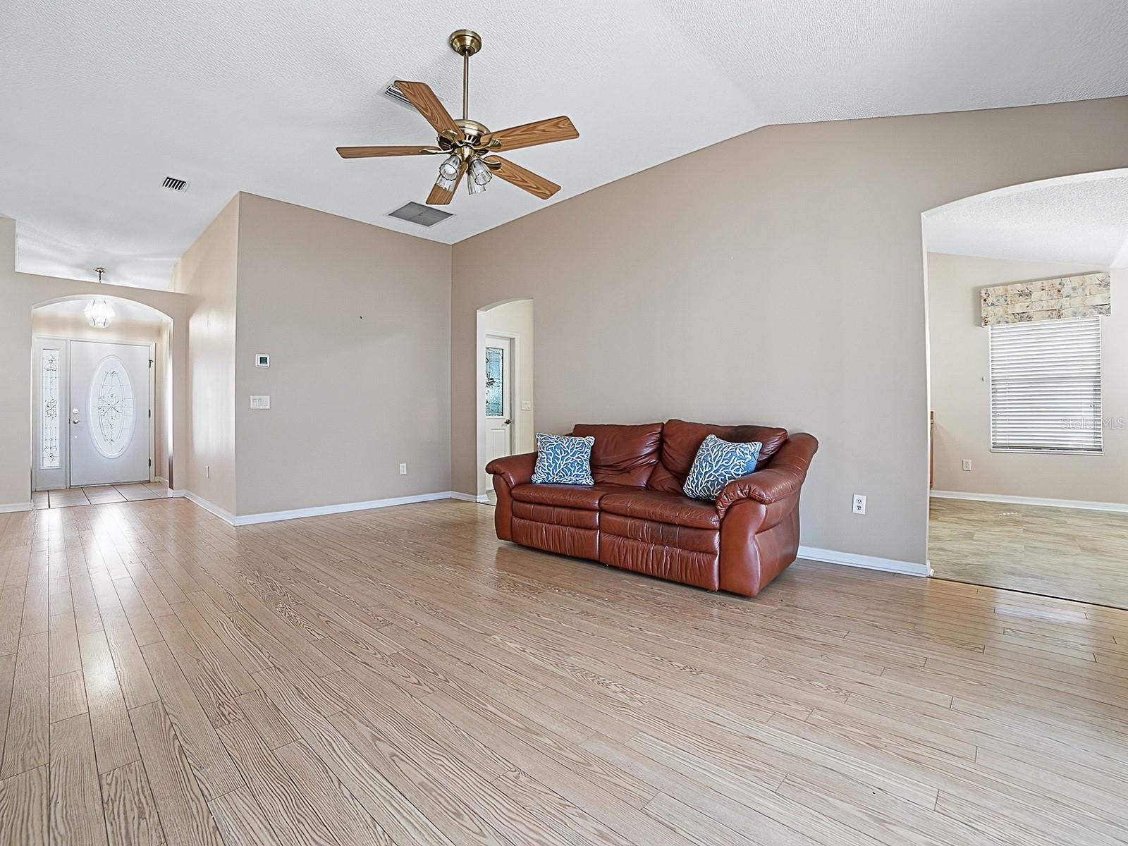 1596 OAK FOREST DRIVE, The Villages, FL 32162