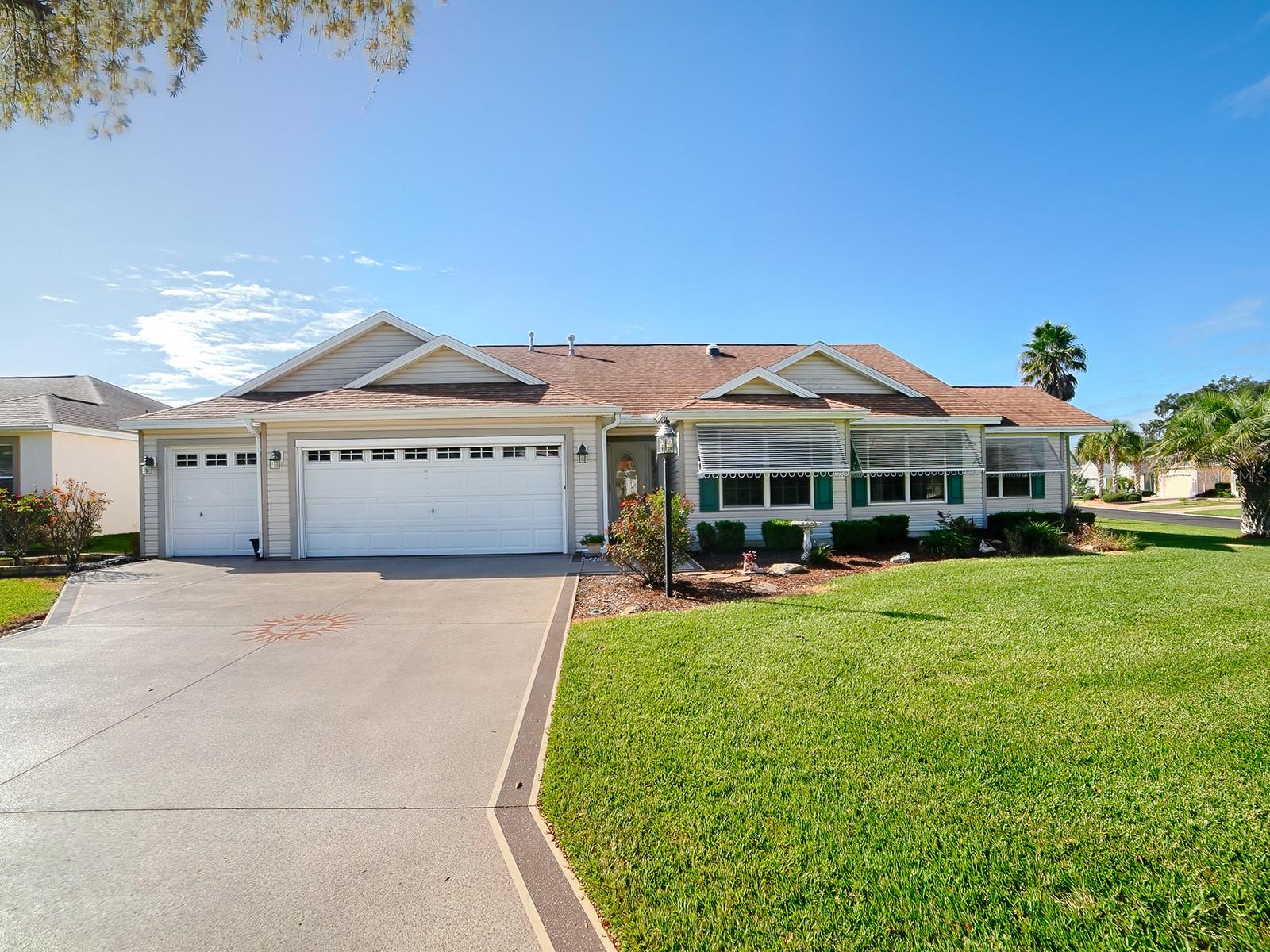 1596 OAK FOREST DRIVE, The Villages, FL 32162