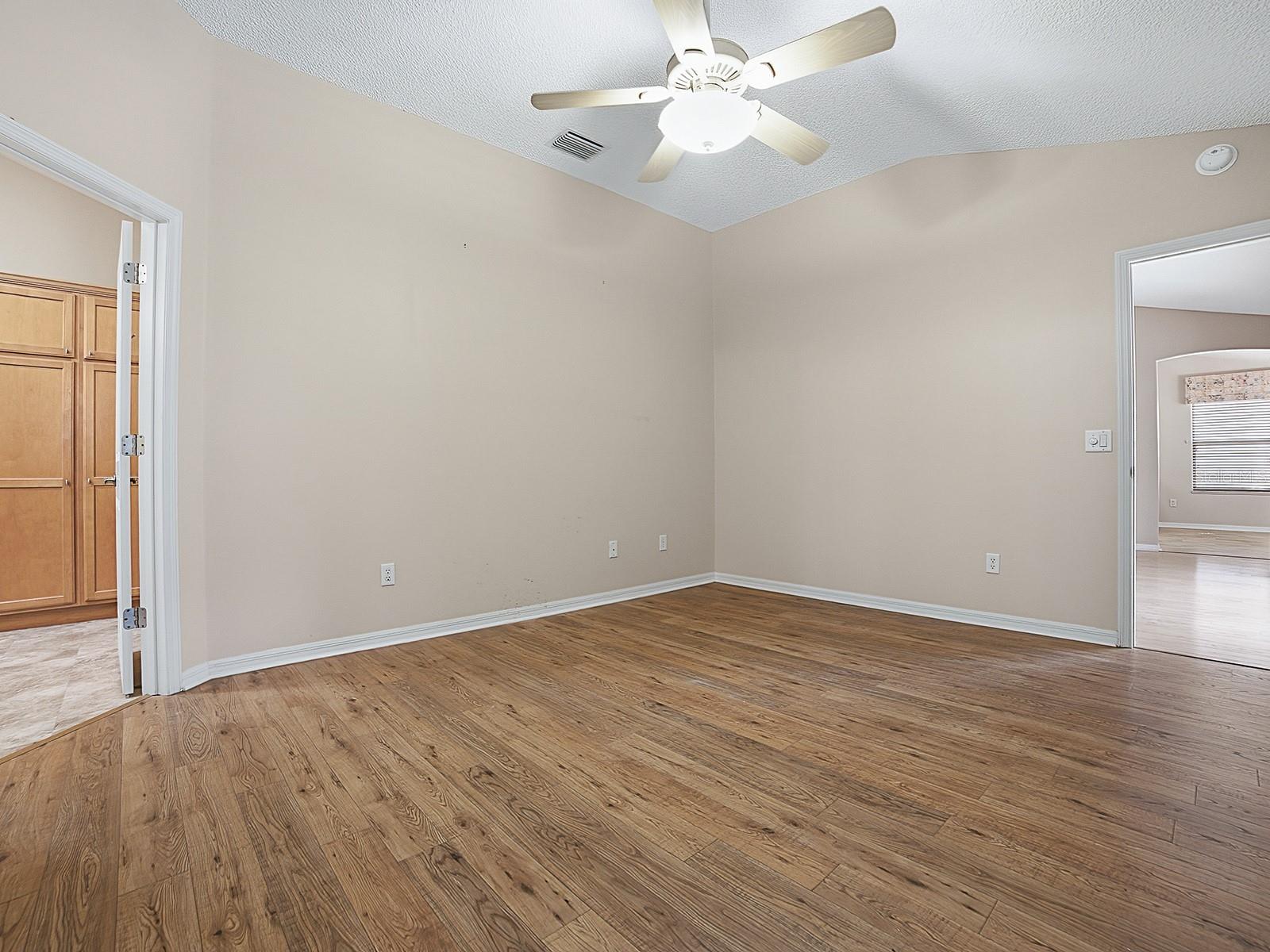 1596 OAK FOREST DRIVE, The Villages, FL 32162