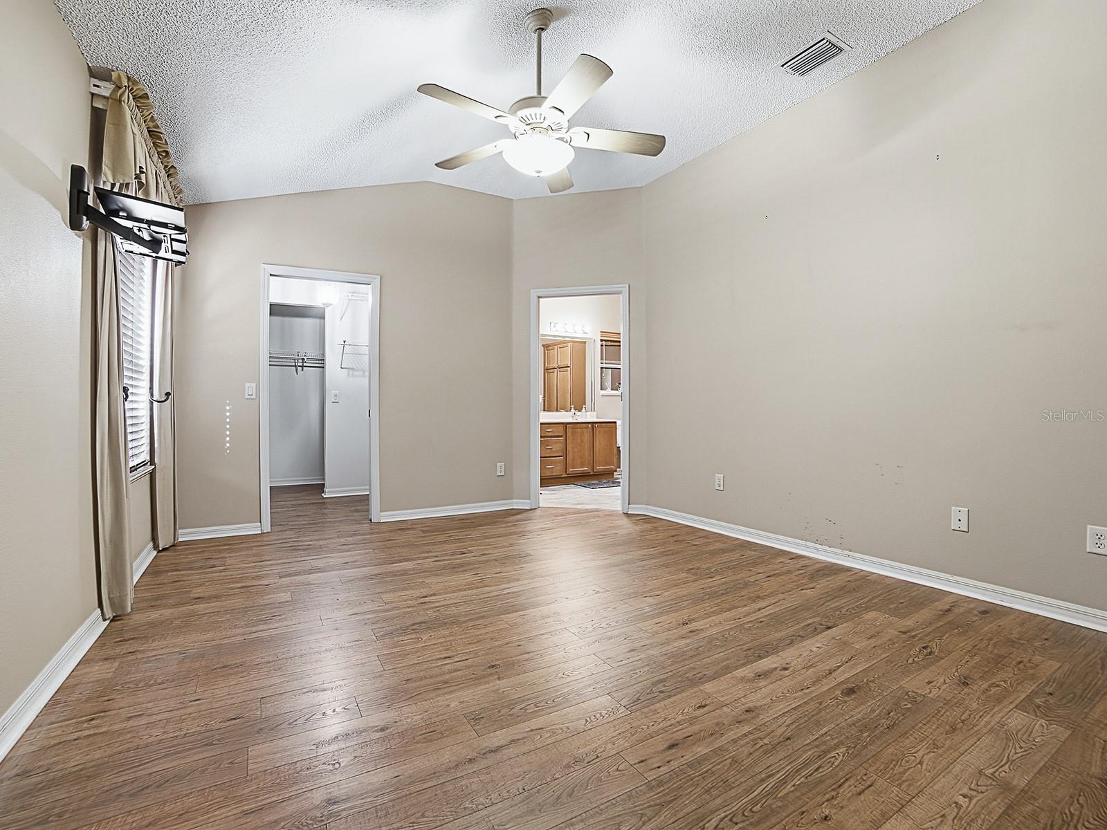 1596 OAK FOREST DRIVE, The Villages, FL 32162