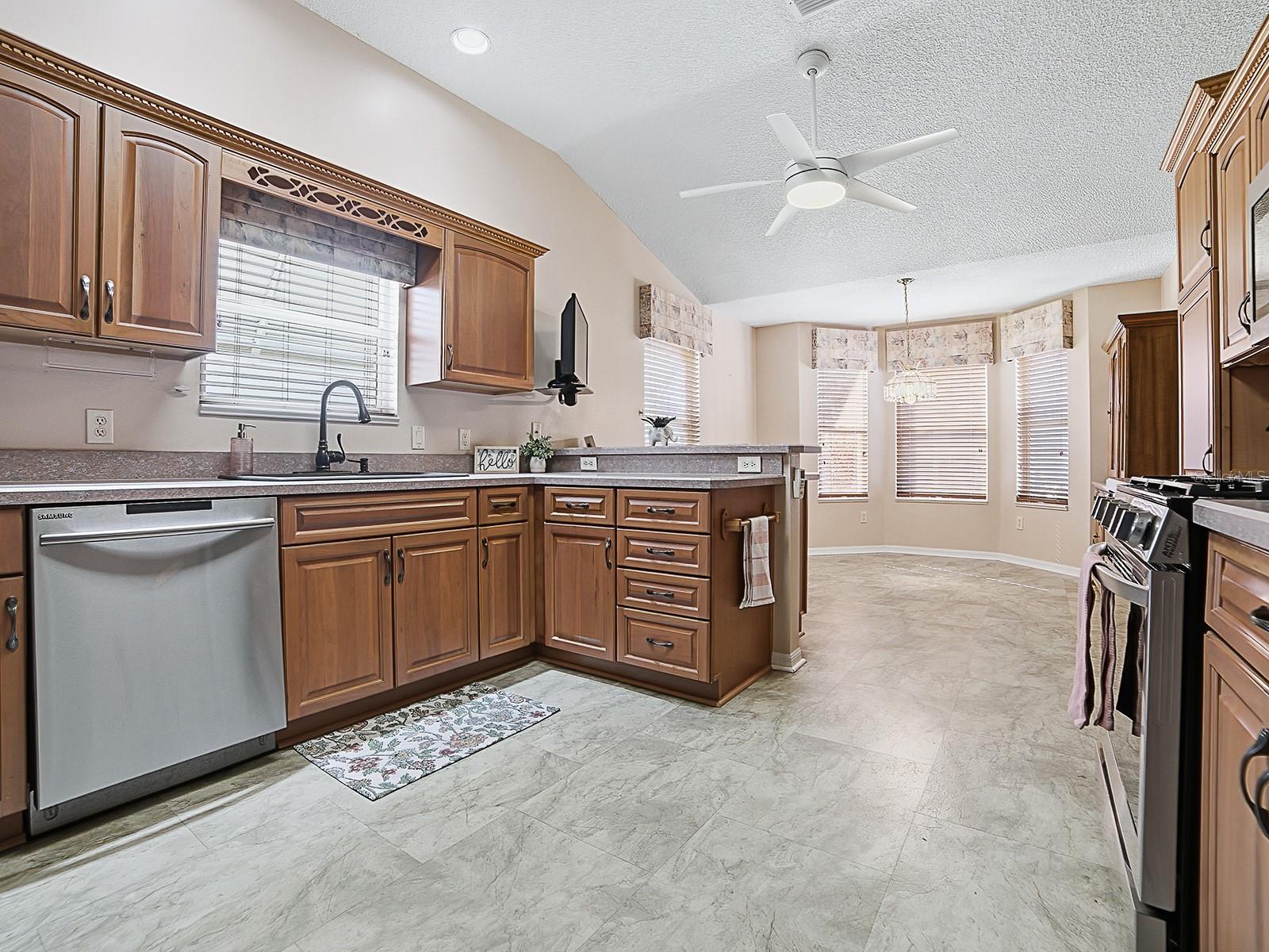 1596 OAK FOREST DRIVE, The Villages, FL 32162