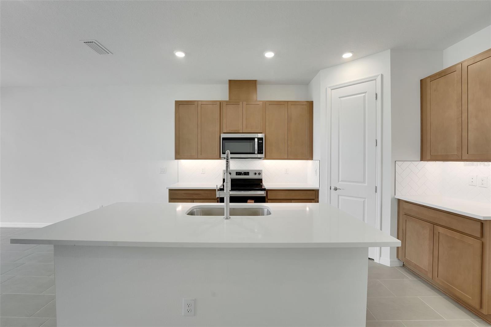 31662 OCEAN BREEZE DRIVE, San Antonio, FL 33576