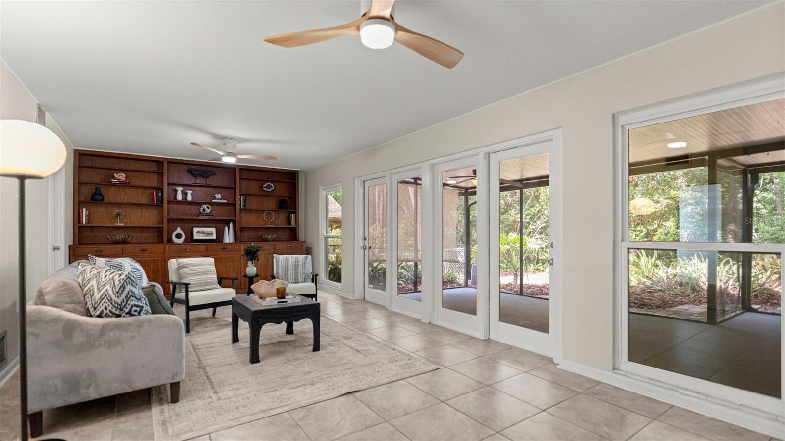 Bottom floor bonus room