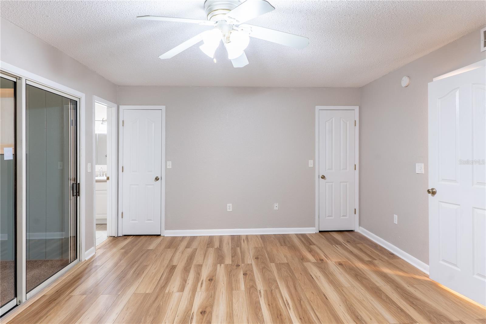 2 walk  in closets