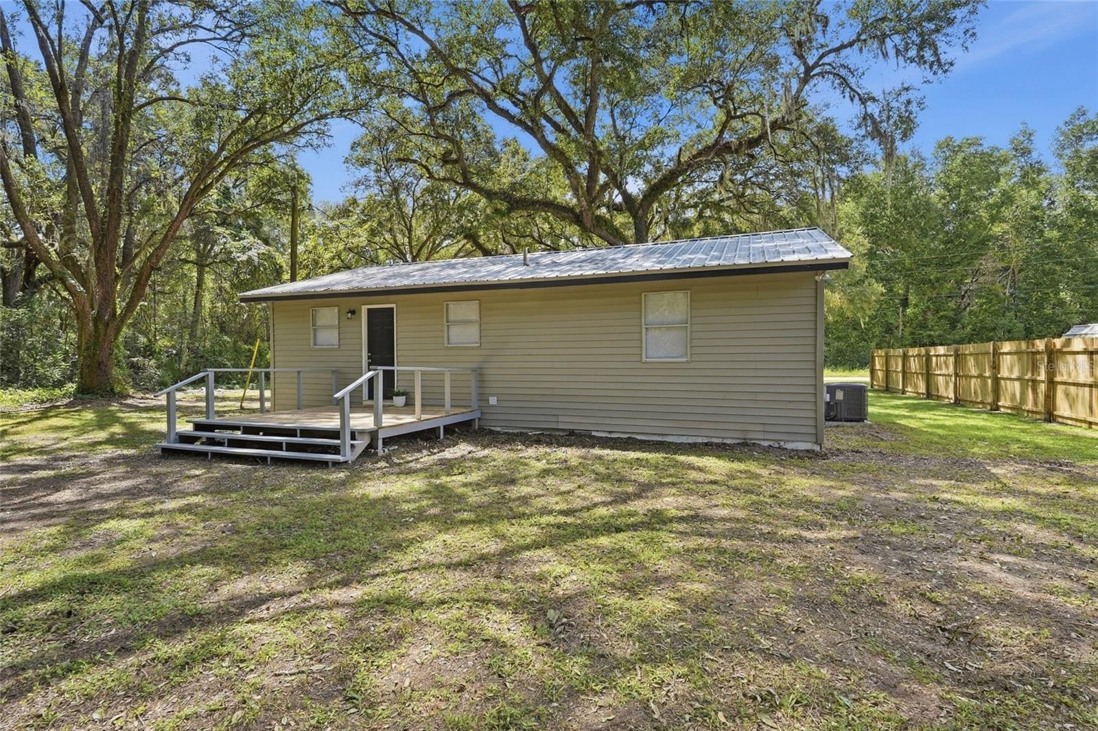 924 MALTAS AVENUE, Interlachen, FL 32148