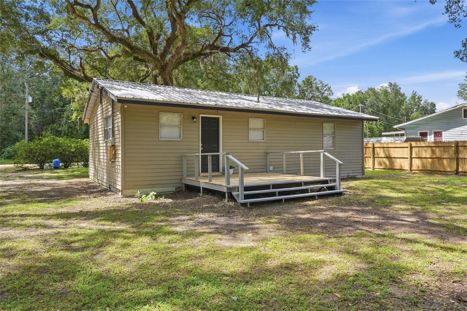 924 MALTAS AVENUE, Interlachen, FL 32148