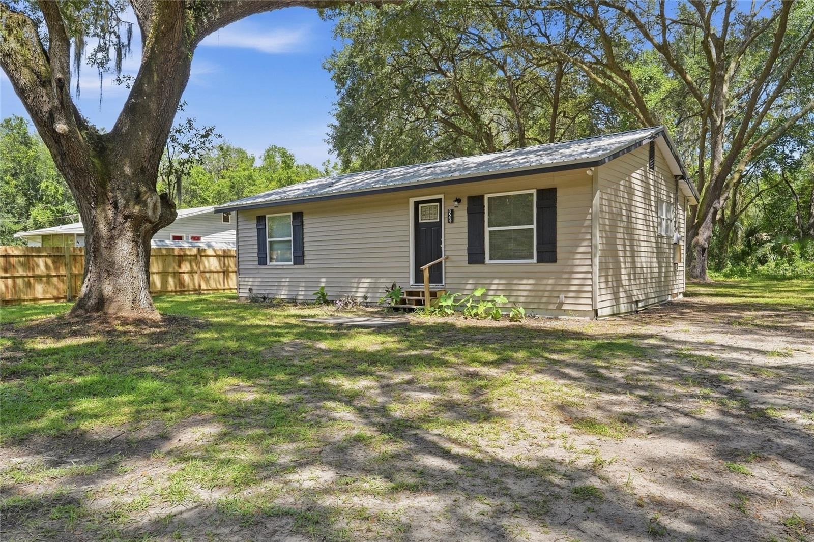 924 MALTAS AVENUE, Interlachen, FL 32148
