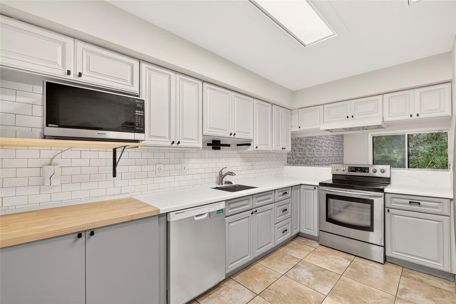 4411 BLACK FOREST WAY, Gainesville, FL 32605 4411 BLACK FOREST WAY, Gainesville, FL 32605