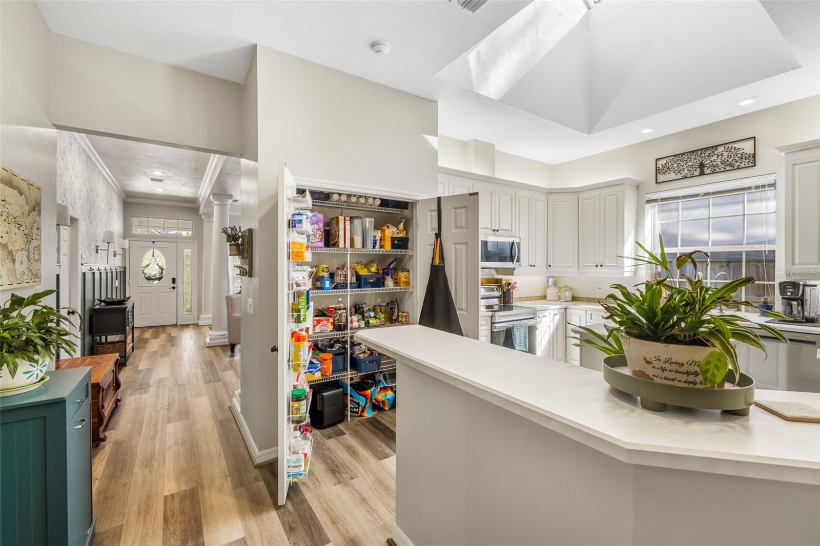 Pantry and breakfast bar