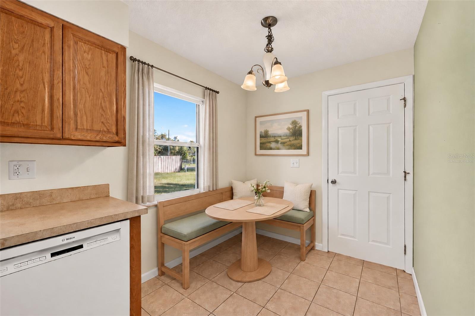 Breakfast Nook *Virtually Staged