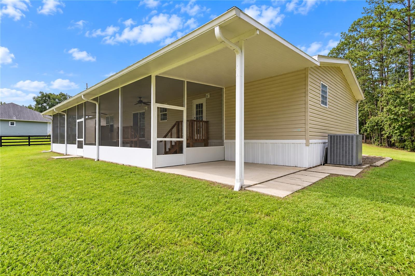 5125 NE COUNTY ROAD 1469, Hawthorne, FL 32640