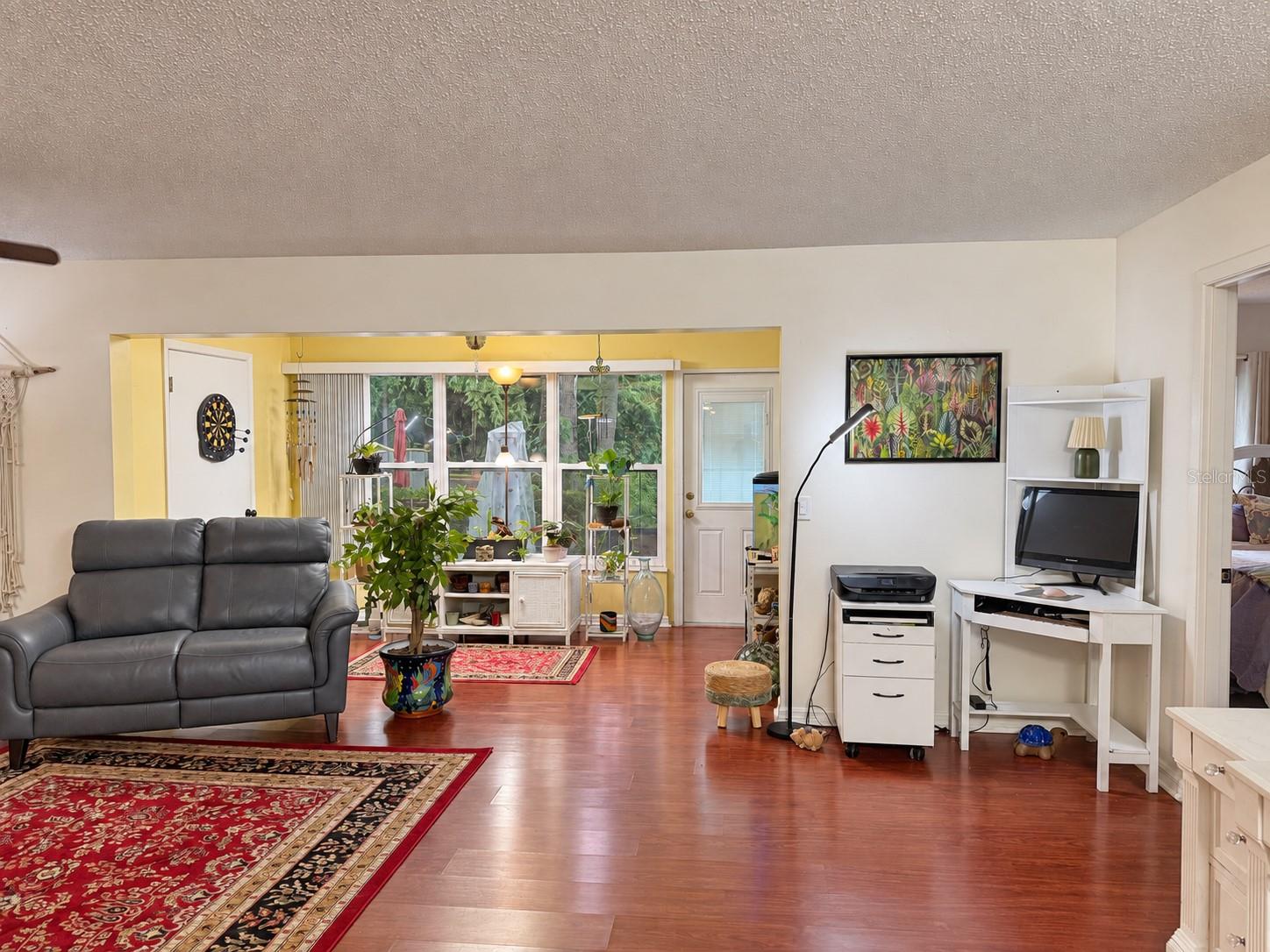Living Room/ Florida Room
