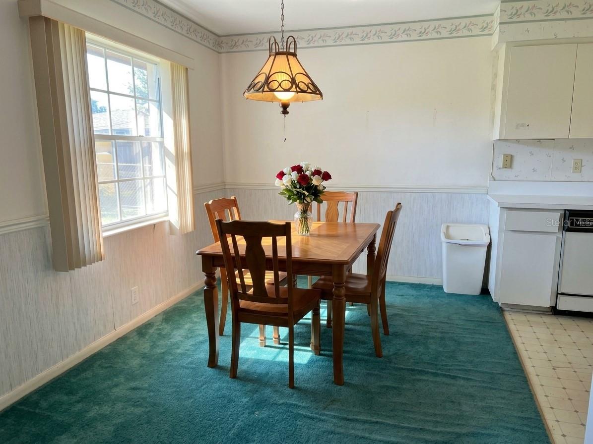 Virtual Staged Dinning room
