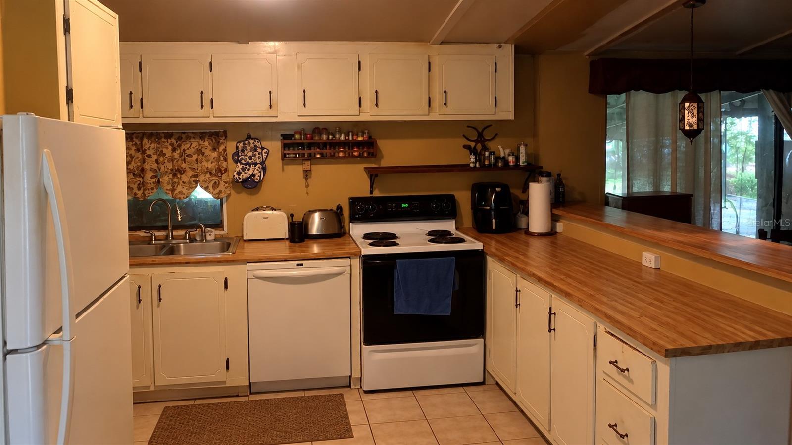 7925 S LESLIE POINT, Floral City, FL 34436