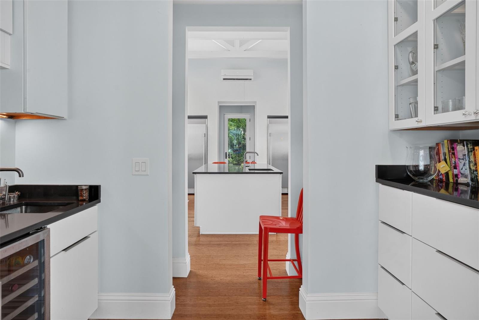 BUTLER PANTRY & BARBANNON ISLAND L4961212