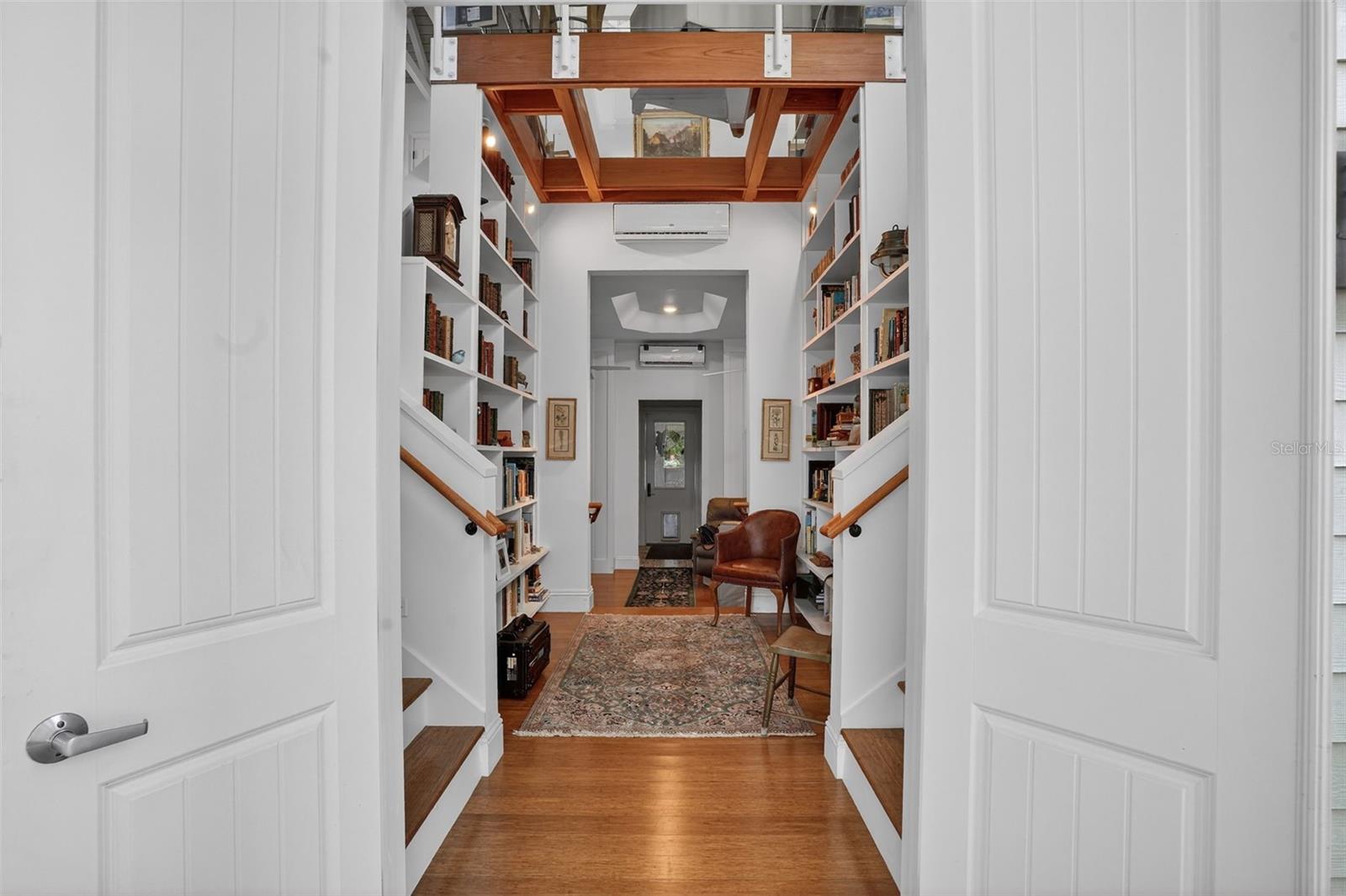 LOWER LIBRARY BANNON ISLAND L4961212