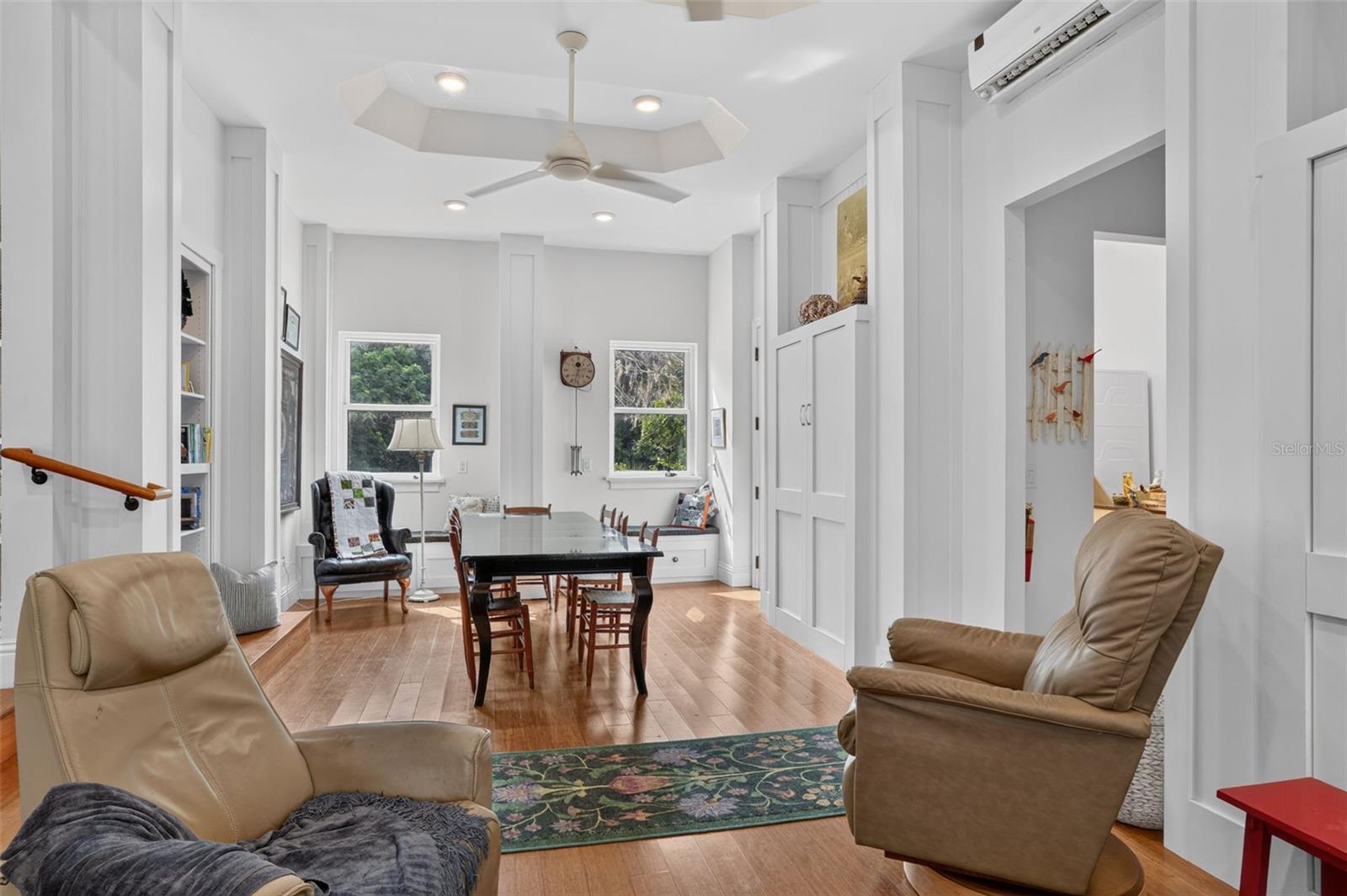 CRAFT - FAMILY ROOM WITH TWO MURPHY BEDS AND HIDDEN STORAGE CLOSET IN THE BOOKSHELVES BANNON ISLAND L4961212