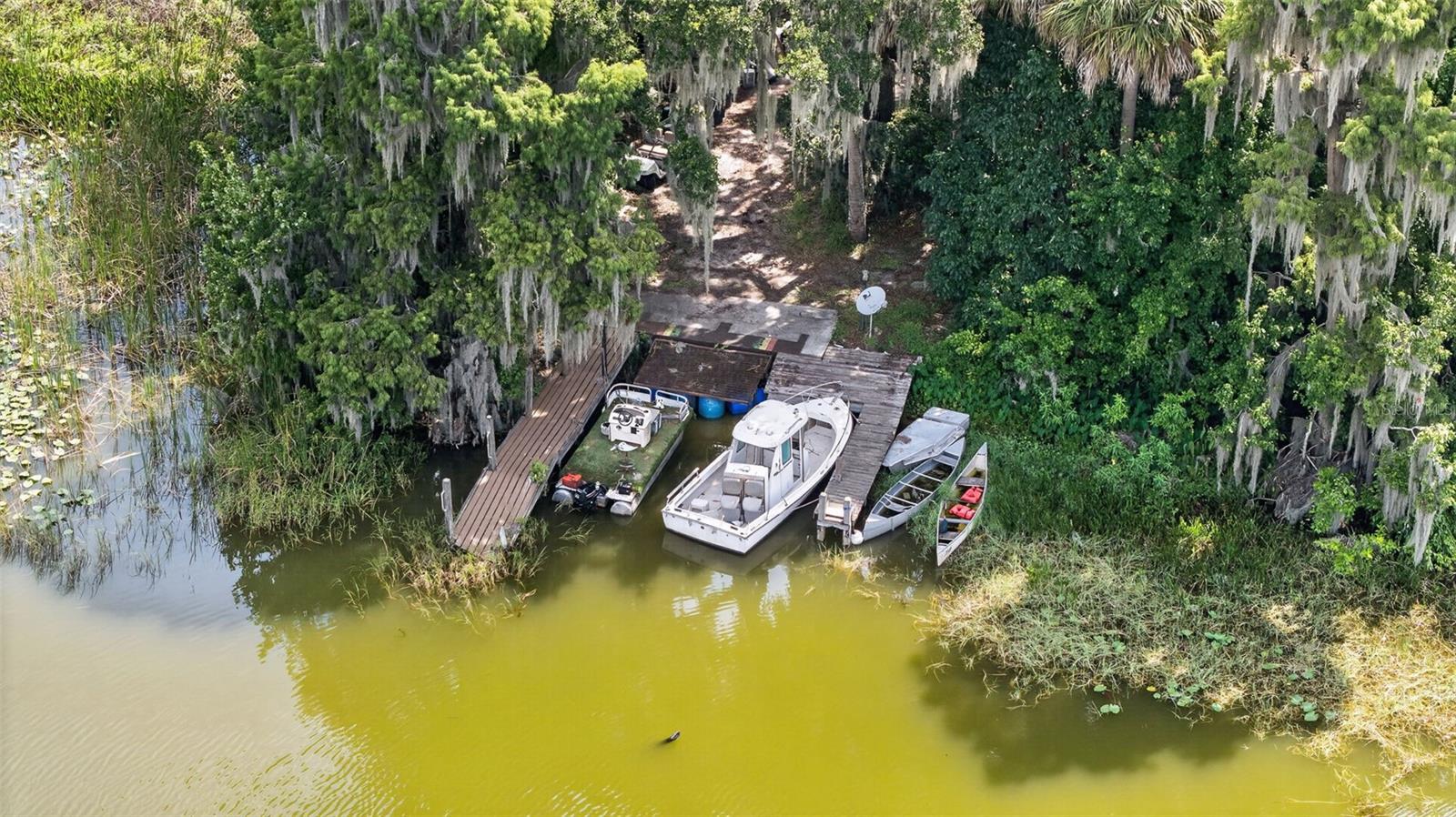 CARGO DOCK BANNON ISLAND L4961212