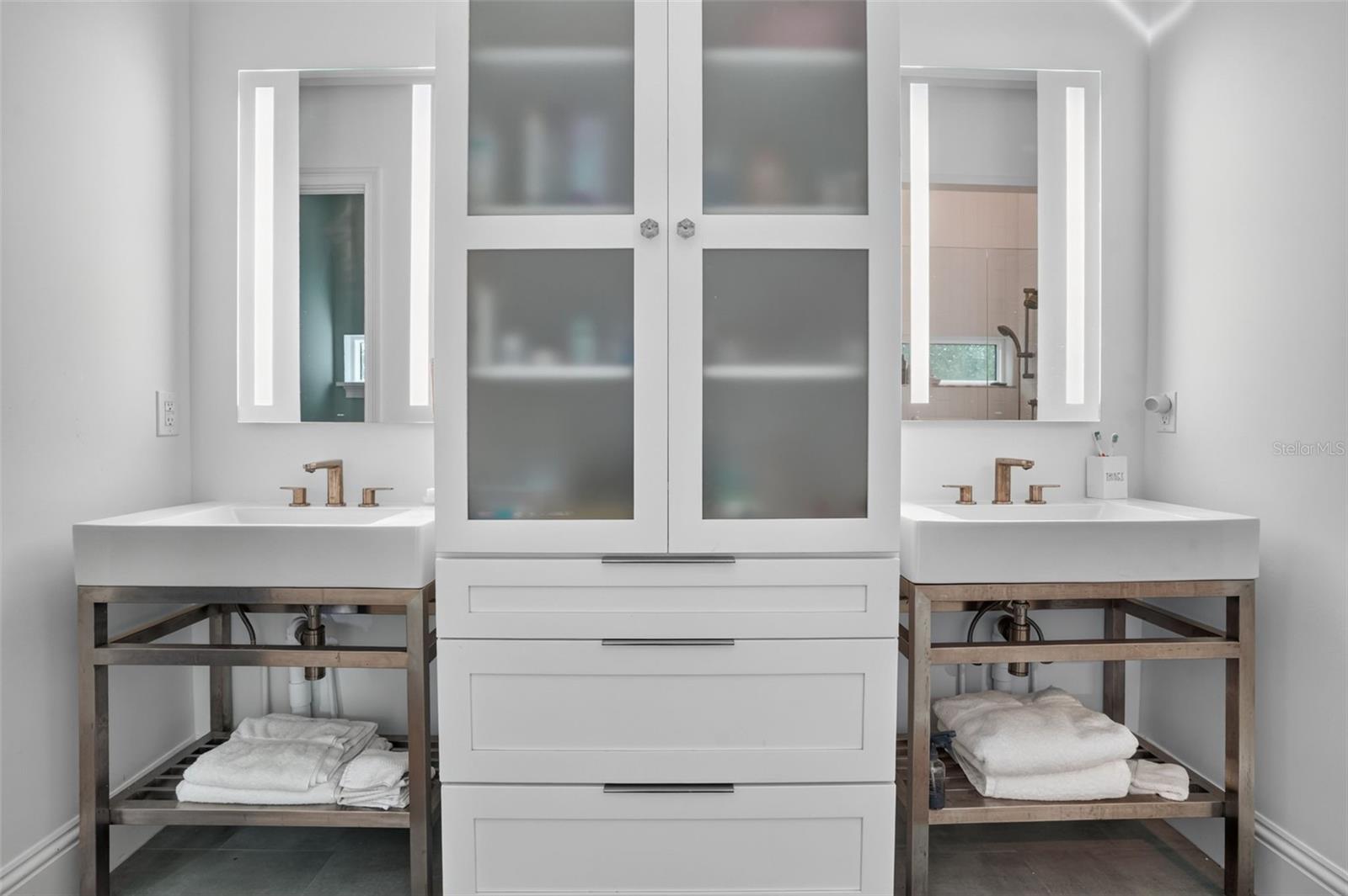 MASTER BATHROOM IN THE MASTER SUITE WITH DOUBLE VANITY BANNON ISLAND L4961212