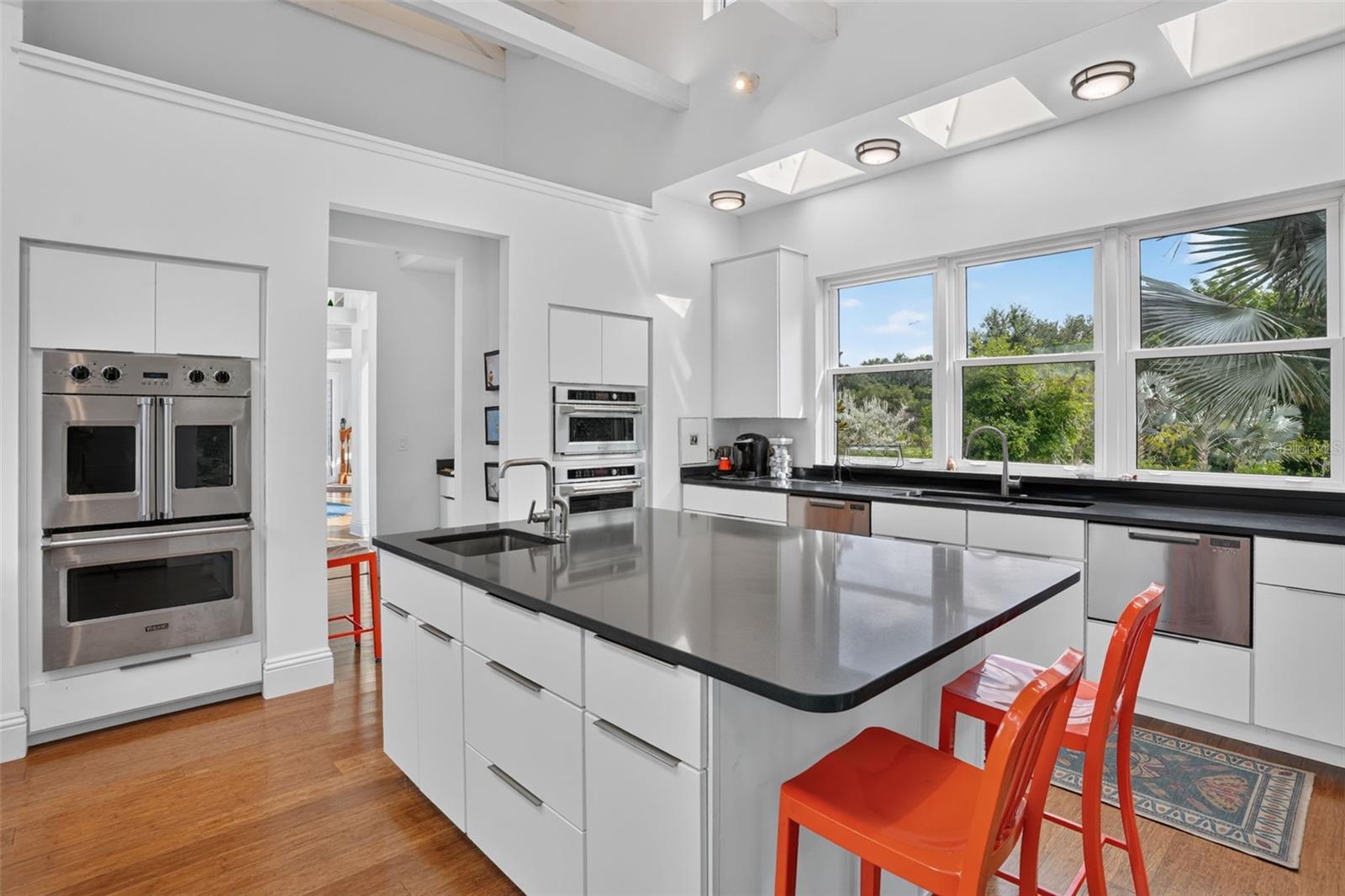 CHEF'S KITCHENWITH FULL SIZE GRANITE  ISLAND WITH CABINETSBANNON ISLAND L4961212