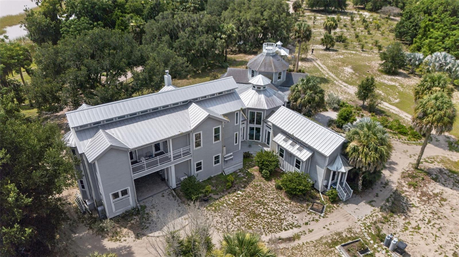 AERIAL VIEW OF THE ESTATE HOME BANNON ISLAND L4961212