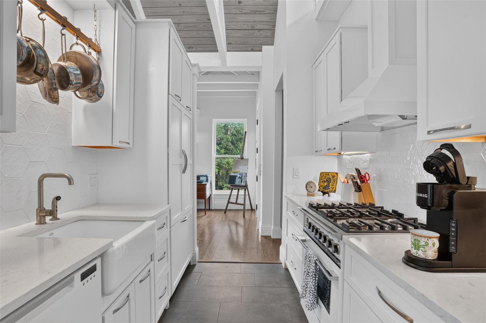 UPPER KITCHEN IN MASTER SUITE BANNON ISLAND L4961212