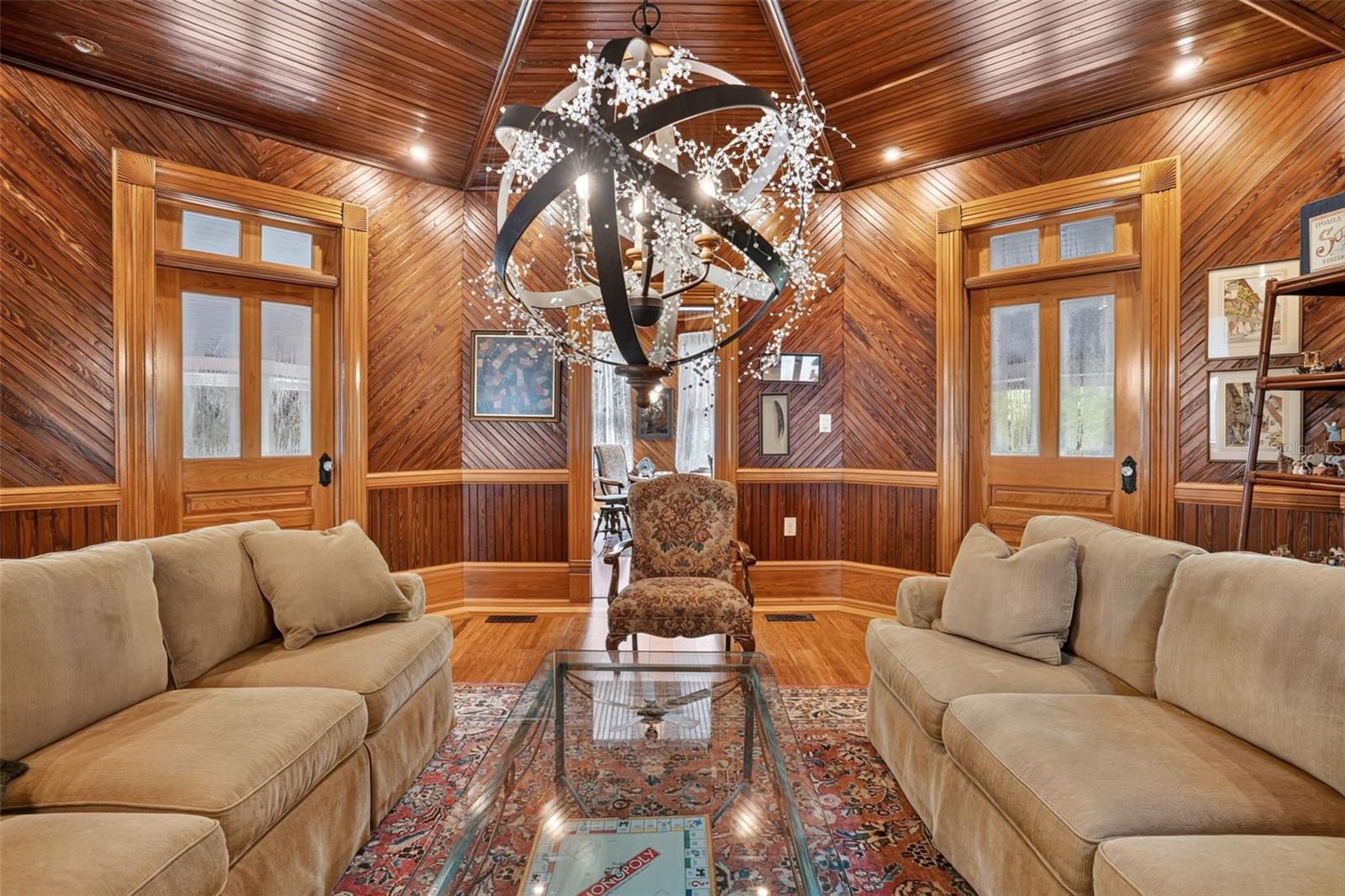 GAME ROOM WITH MASTER CARPENTRY AND SPHERICAL CHANDELIERBANNON ISLAND L4961212